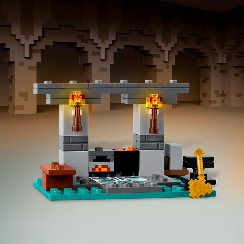 Lego Minecraft The Armory