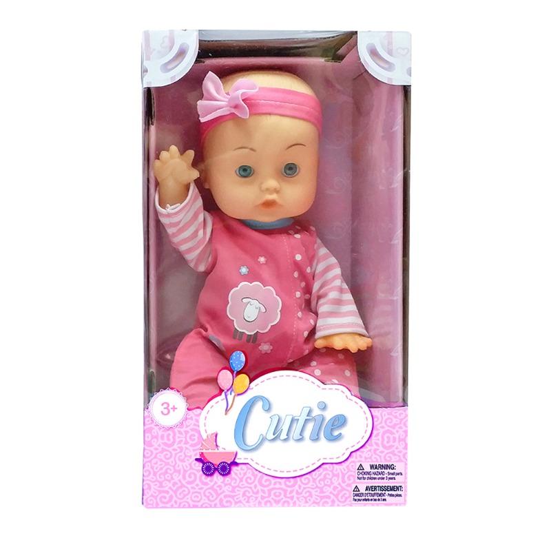 دمية كيوتي مع عيون زرقاء