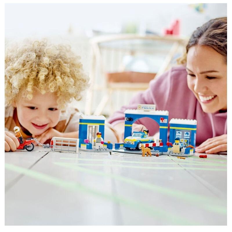 LEGO City Police Station Chase Building Toy Set - 172 Pcs