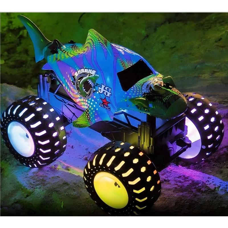 سيارة دفع رباعي لاسلكية بإضاءة ملونة – مقياس 1:16