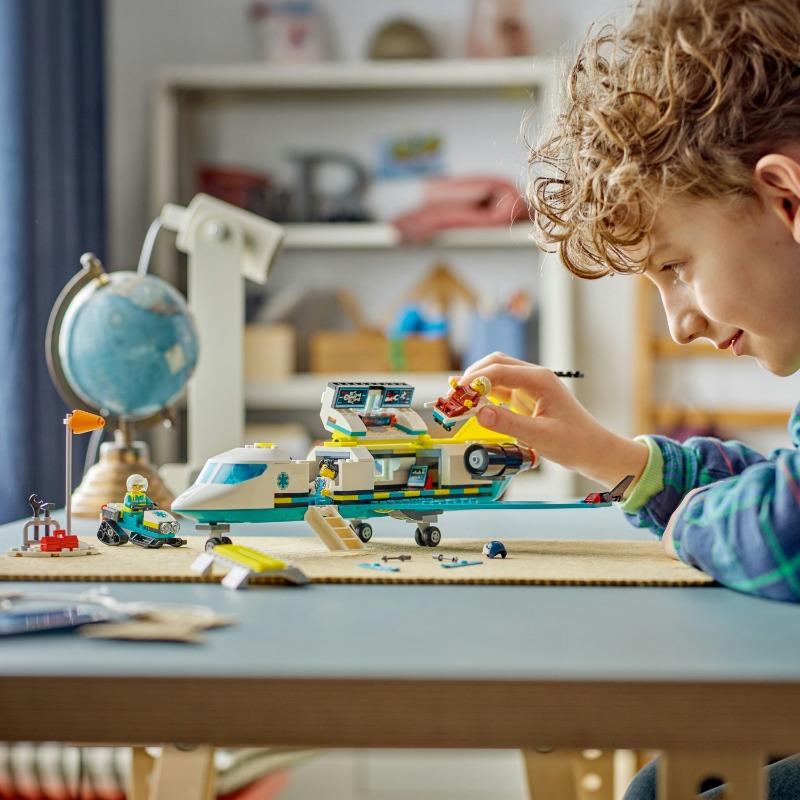 LEGO City – Emergency Air Ambulance Plane