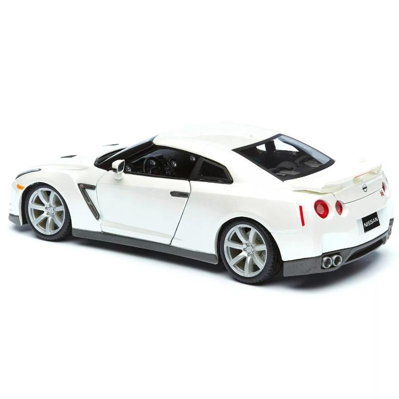 Bburago Nissan GT-R 2009 R35 - White