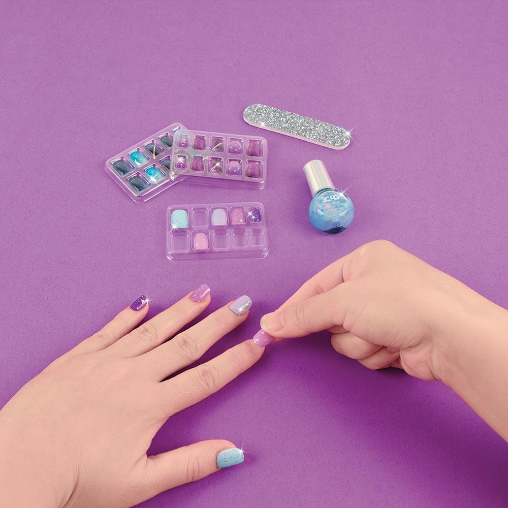 مجموعة أظافر باللونين الأزرق والفضي