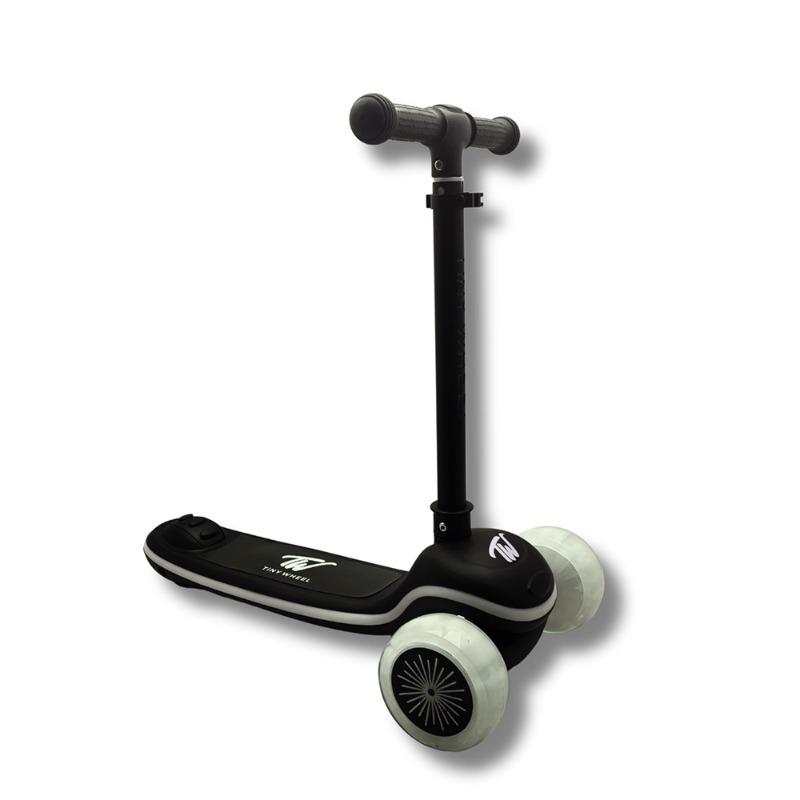 سكوتر مضيء من تي دبليو أسود