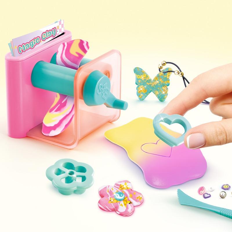 كانال تويز صانعة المجوهرات الطينية