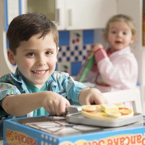 Melissa And Doug Wooden Flip And Serve Pancake Set