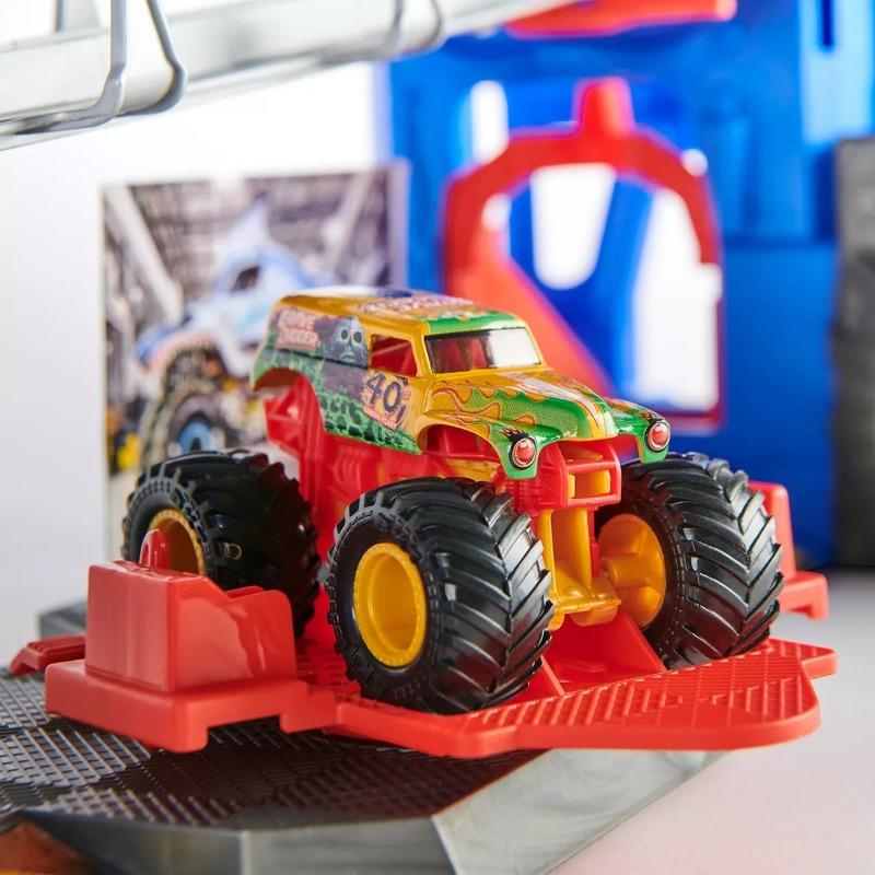 Monster Jam Trucks Garage Playset