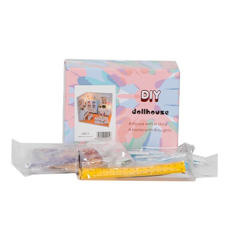 بيت الدمى الخشبي المضيء الصغير