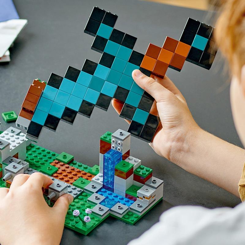 LEGO Minecraft The Sword Outpost