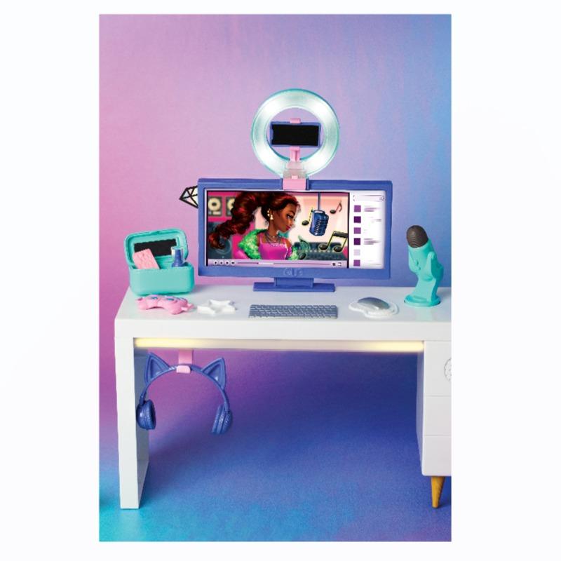 جلو أب جيرلز - مجموعة لعب أستوديو البث مع الدمية سادي