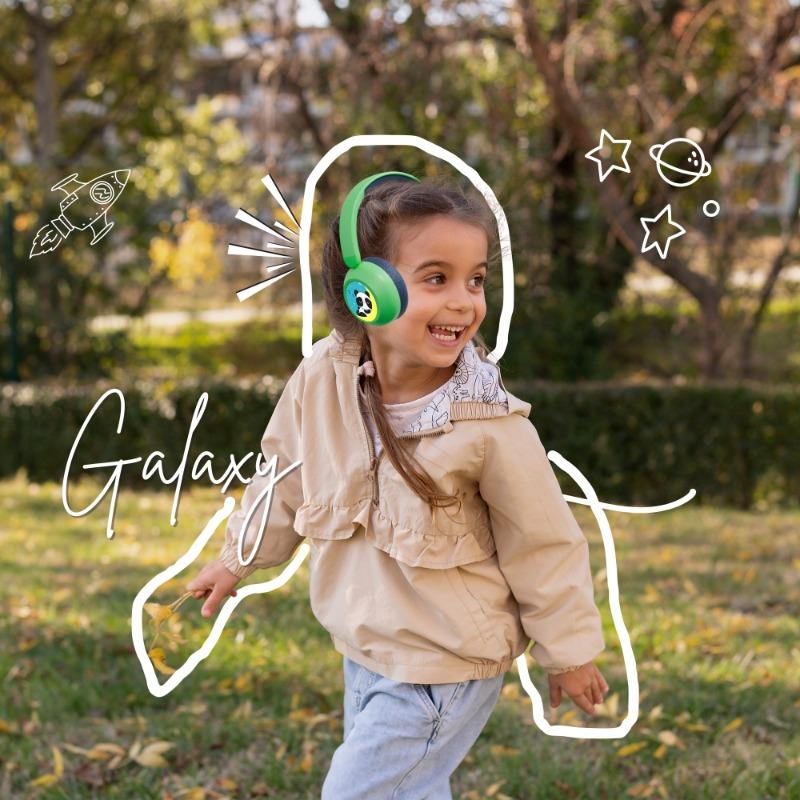 سماعة رأس للأطفال بتقنية صوت آمن وفق معايير منظمة الصحة العالمية، مع قصص صوتية تعليمية مجانية ومغناطيسات للزينة، تعمل بتقنية البلوتوث والسلك وتحتوي على مايكروفون للاستخدام المدرسي والسفر – تصميم ديناصور أخضر