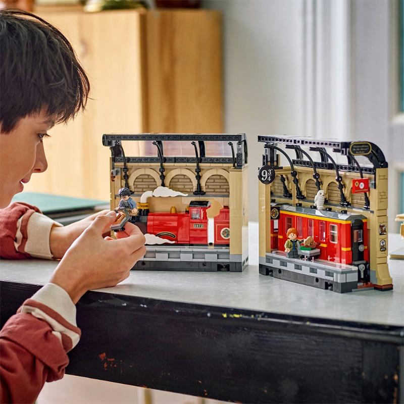LEGO® Harry Potter™ – Hogwarts™ Express Book Nook