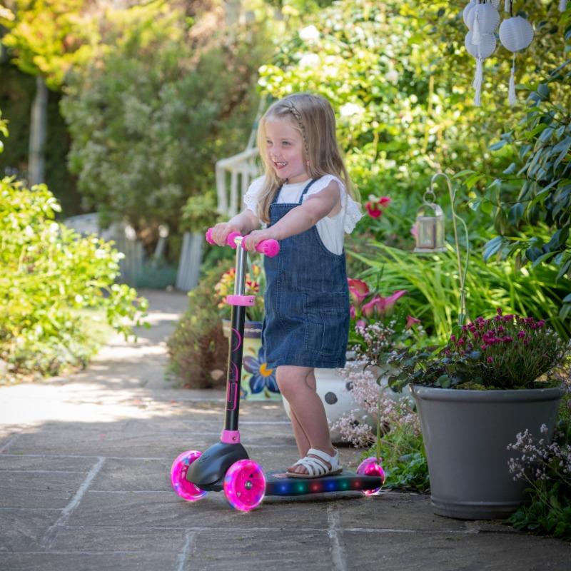 إيفو - سكوتر ثلاثي العجلات مع الأضواء وردي وأسود