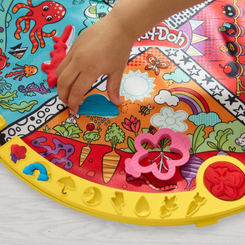 Play-Doh Foldable Play Set with 19 Accessories