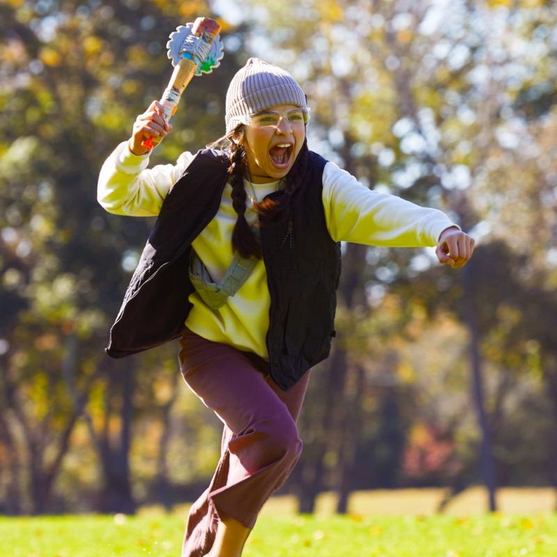 Nerf Gun Zombie Strike Out Dart Blaster with 8 Nerf Elite Darts