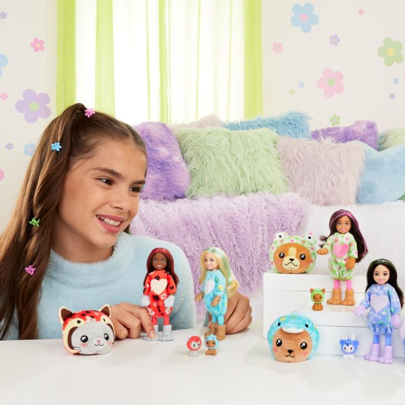 باربي - دمية كيوتي ريفيل تشيلسي مع 6 مفاجآت لون أزرق