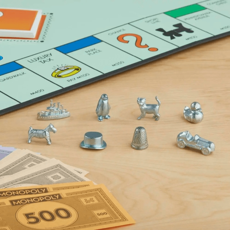 لعبة مونوبولي الكلاسيكية باللغة الإنجليزية