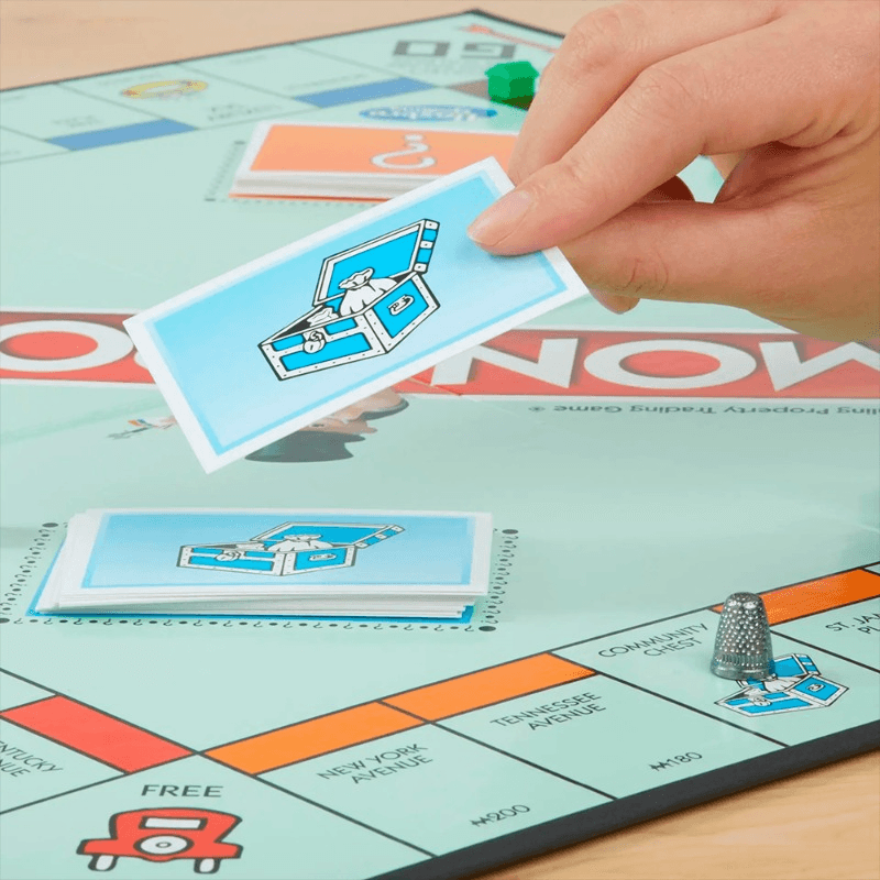 لعبة مونوبولي الكلاسيكية باللغة الإنجليزية