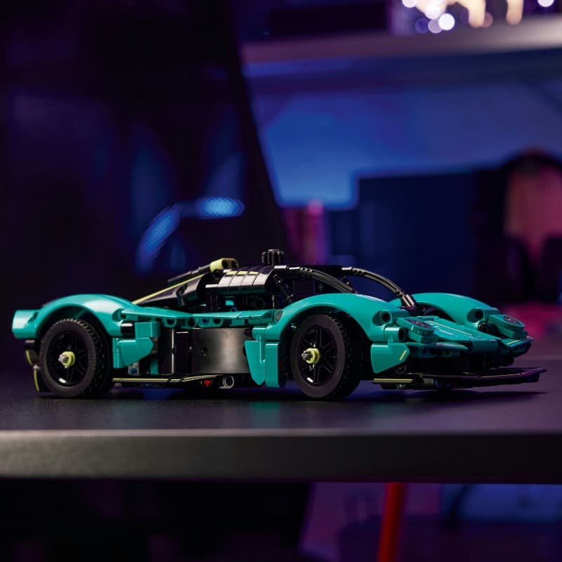 LEGO Technic Aston Martin Valkyrie thumbnail 5