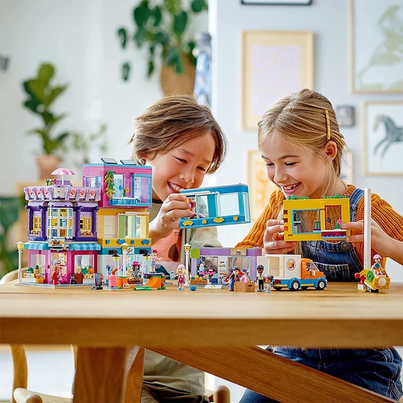 LEGO Friends Main Street Building 41704 thumbnail 3