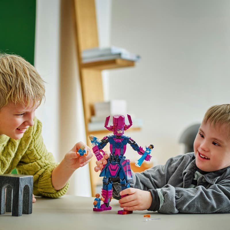 LEGO Marvel – Fantastic Four vs. Galactus Construction Figure thumbnail 5