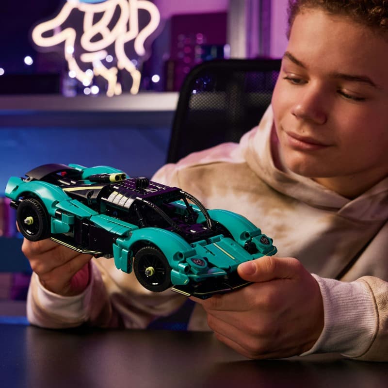 LEGO Technic Aston Martin Valkyrie thumbnail 3