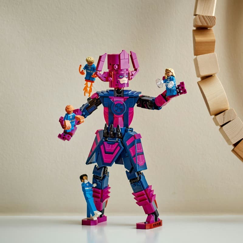 LEGO Marvel – Fantastic Four vs. Galactus Construction Figure thumbnail 3
