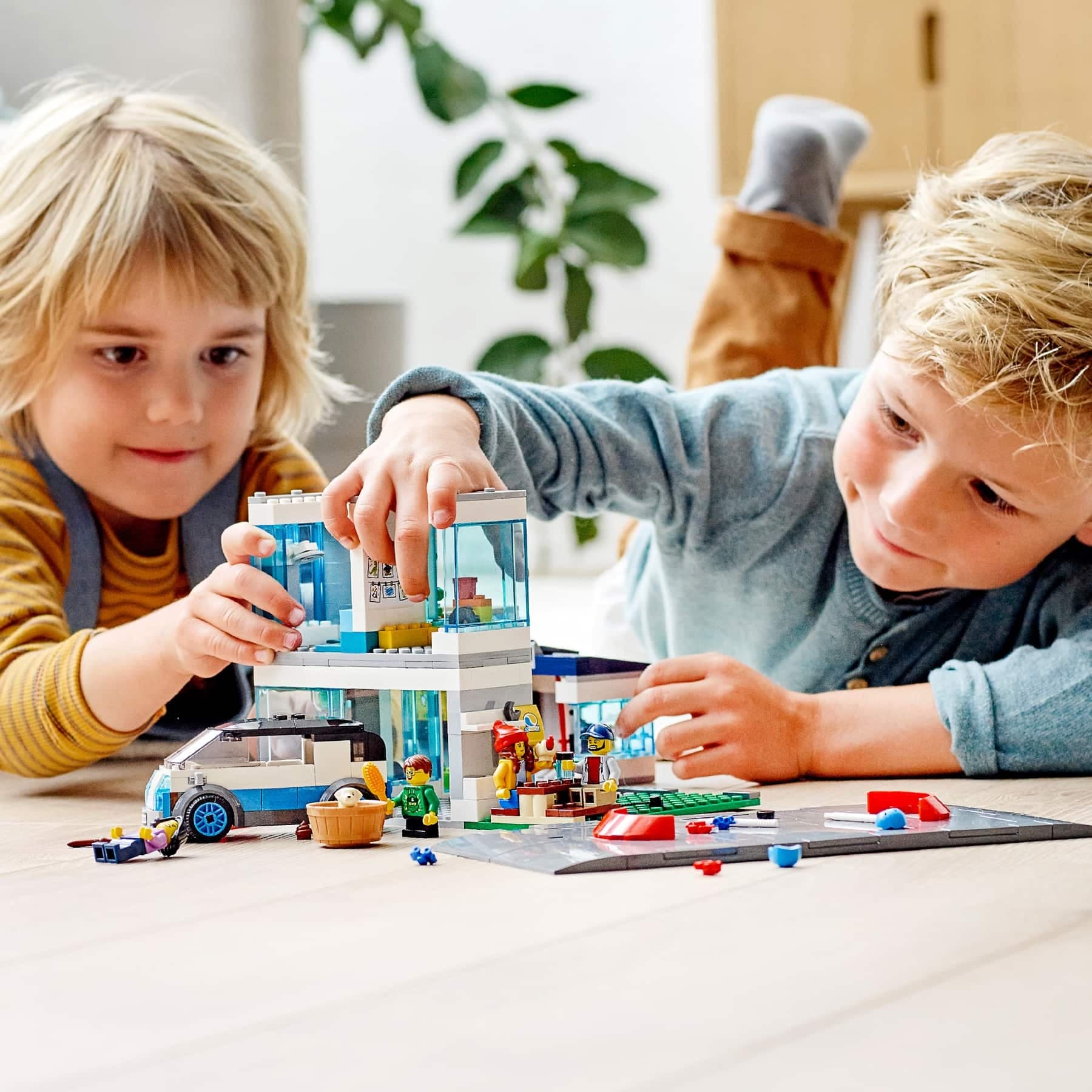LEGO City Family House - 388 Pieces thumbnail 5