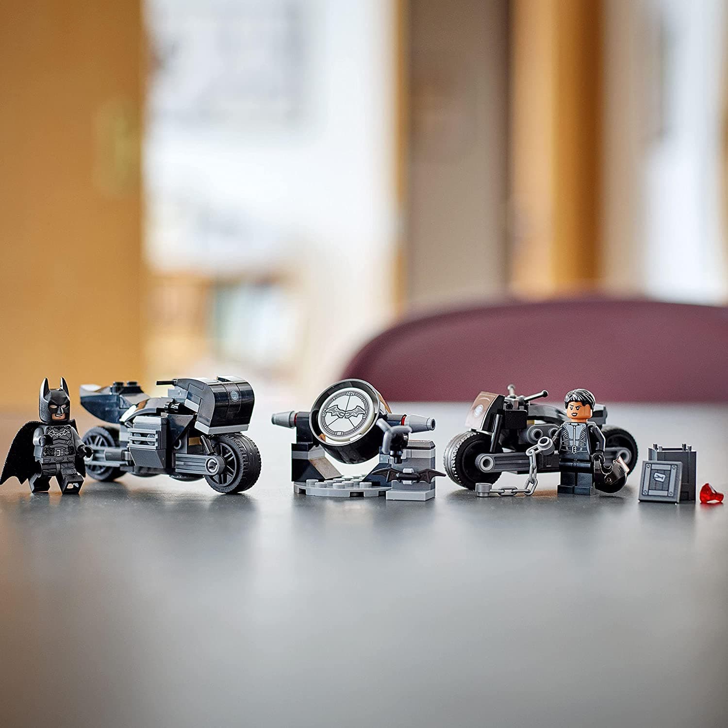 Lego DC Batman Batman And Selina Kyle Motorcycle Pursuit thumbnail 3