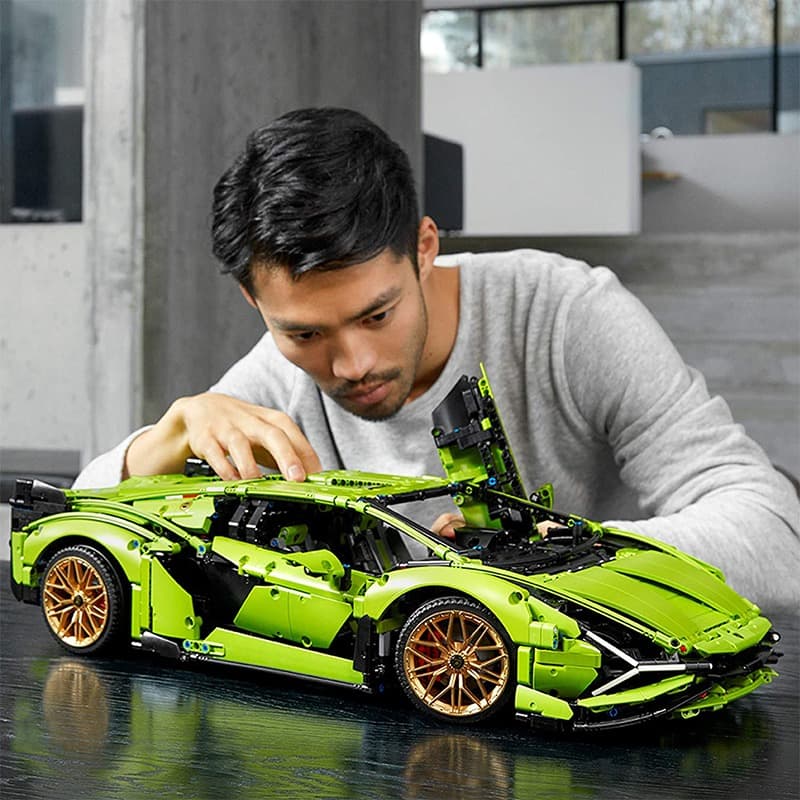 LEGO Technic Lamborghini Building Project 42115 thumbnail 3
