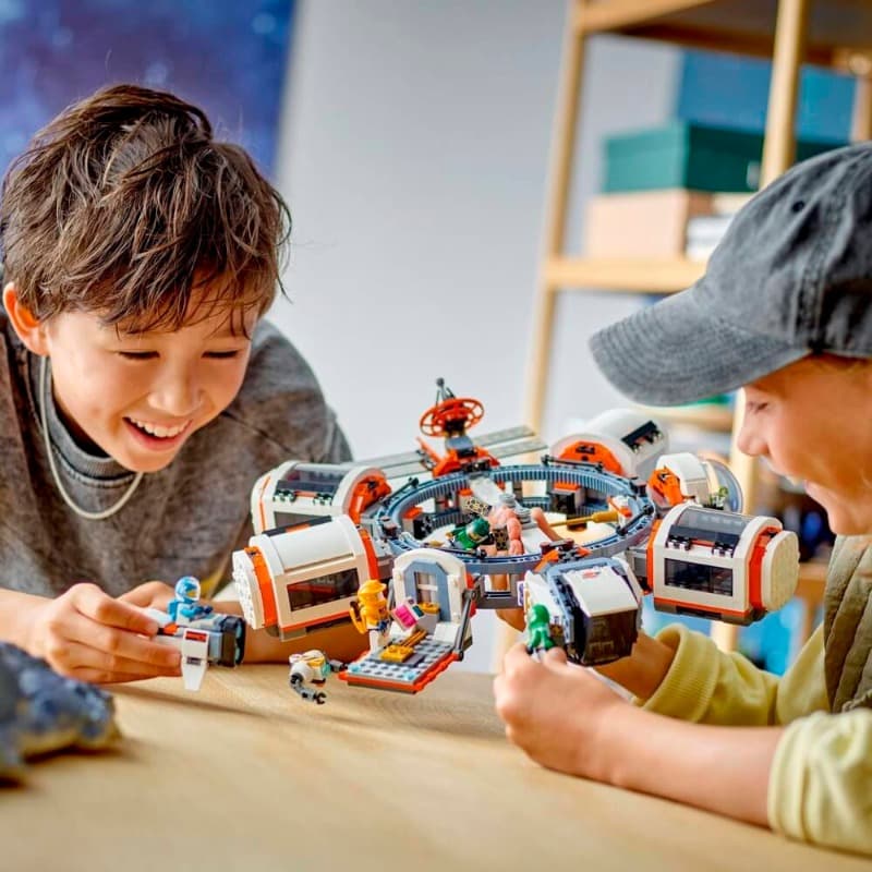 LEGO Modular Space Station 60433 thumbnail 3