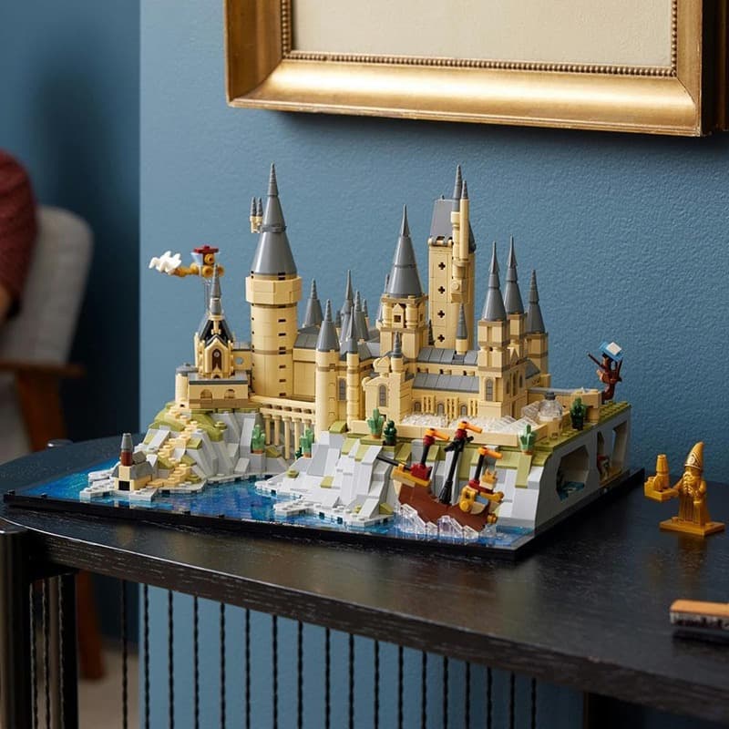 LEGO Harry Potter Hogwarts Castle and Grounds thumbnail 3