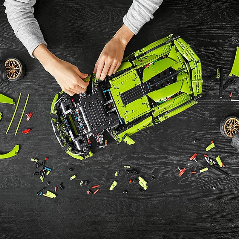 LEGO Technic Lamborghini Building Project 42115 thumbnail 5