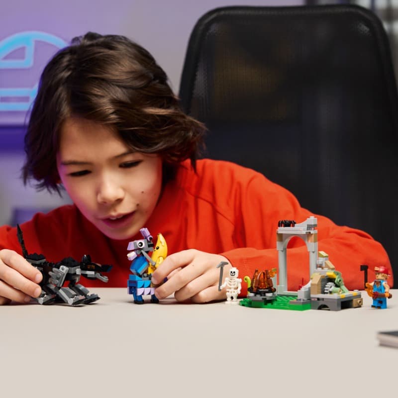 LEGO Fortnite – Peely & Sparkplug’s Camp thumbnail 2