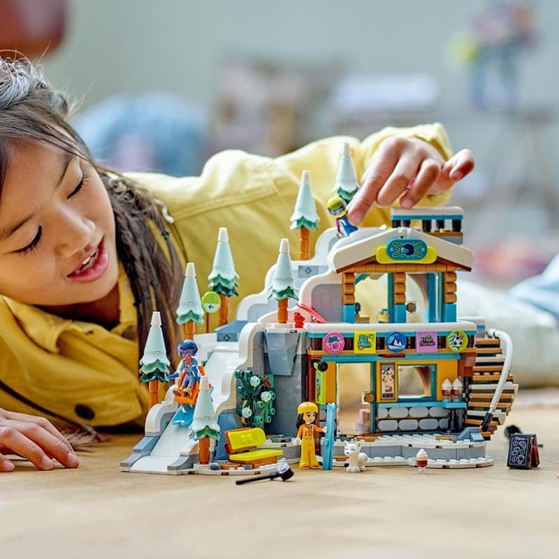 LEGO Friends Holiday Ski Slope and Cafe thumbnail 2