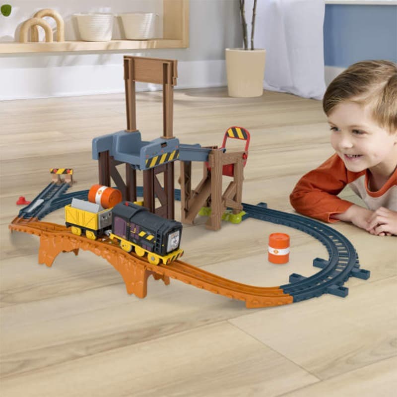 Thomas & Friends Diesel’s Lift & Load Construction Set thumbnail 3