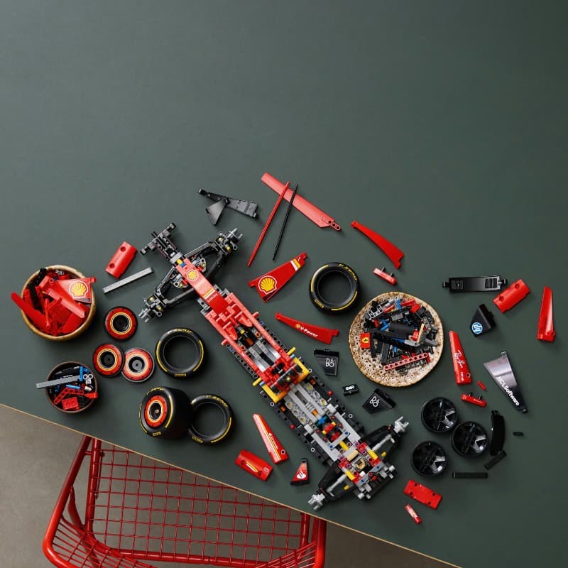 LEGO Technic Ferrari Race Car thumbnail 4