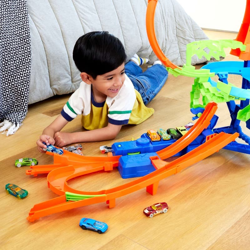 Hot Wheels Stunt Tracks Mid-Air Crash Playset thumbnail 5